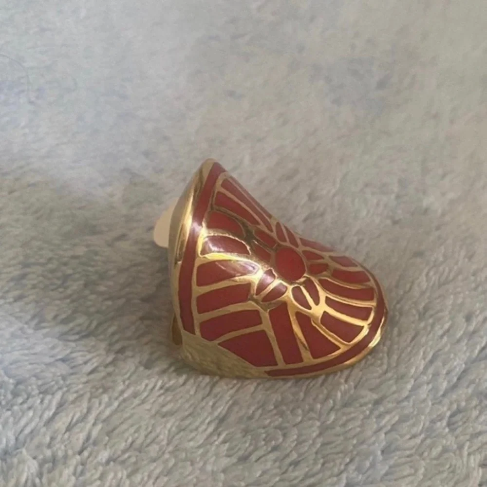 Red ring - Picture 3 of 6